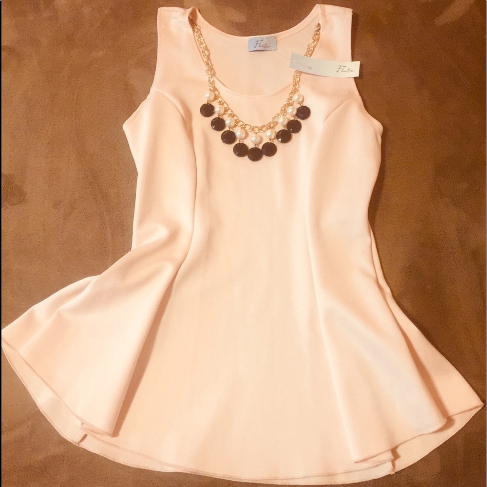 Peachy top with attached necklace NWT size large